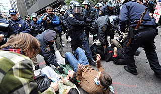 Тысячи американцев потребовали социализм Тысячи американцев потребовали социализм