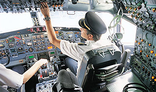 Капитан самолета застрял в туалете Капитан самолета застрял в туалете