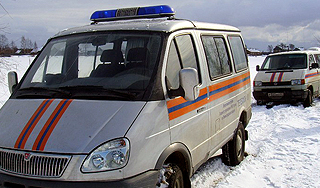 Льдину с рыбаками оторвало от берега Льдину с рыбаками оторвало от берега