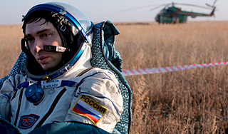 Космонавты вернулись на Землю Космонавты вернулись на Землю