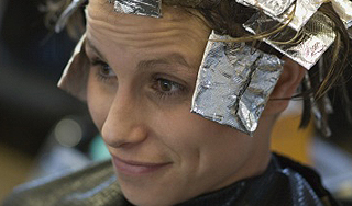 Женщина впала в кому от краски для волос Женщина впала в кому от краски для волос