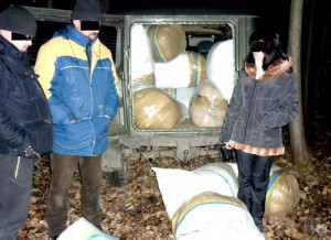 Пограничники задержали очередную партию ширпотреба