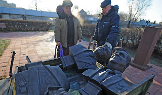 В Москве снесли прижизненные памятники В Москве снесли прижизненные памятники