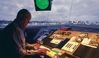 Диспетчер проспал в подсобке два рейса Диспетчер проспал в подсобке два рейса