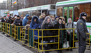 Очередь к святыне уже несколько километров Очередь к святыне уже несколько километров