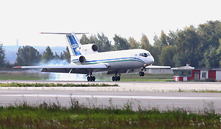 Самолет задымился перед взлетом в Саратове Самолет задымился перед взлетом в Саратове