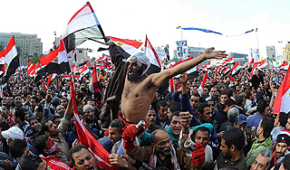 Египтяне прогнали полицейских с улицы Египтяне прогнали полицейских с улицы