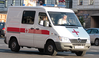 Мужчину избили и подожгли в подъезде Мужчину избили и подожгли в подъезде