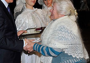 210 женщин позвали на празднование Дня матери