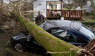 Ветер срывал крыши в Петербурге Ветер срывал крыши в Петербурге