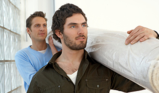 В Москве задержали людей с трупом в ковре В Москве задержали людей с трупом в ковре