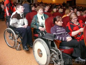 Людей с ограниченными возможностями пригласили в театр