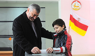 Суд отменил итоги выборов в Южной Осетии Суд отменил итоги выборов в Южной Осетии