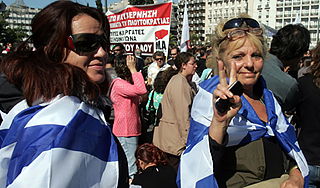 Евросоюз спас Грецию от дефолта Евросоюз спас Грецию от дефолта