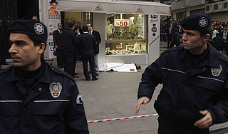 В Турции мужчина открыл огонь по туристам В Турции мужчина открыл огонь по туристам