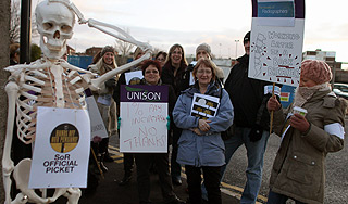 Великобританию парализовала забастовка Великобританию парализовала забастовка