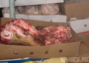 Сотни килограммов подозрительного мяса едва не попали на прилавки
