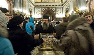 Пояс Богородицы совершил чудеса в России Пояс Богородицы совершил чудеса в России