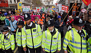 Беспорядки блокировали центр Лондона Беспорядки блокировали центр Лондона