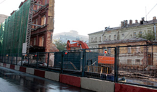 Москва заканчивает снос первых пятиэтажек Москва заканчивает снос первых пятиэтажек