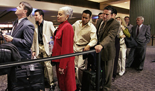 Тысячам москвичей закрыли выезд из страны Тысячам москвичей закрыли выезд из страны