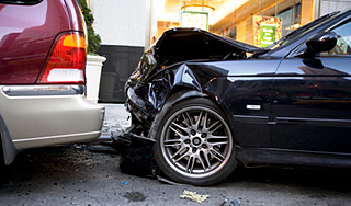 Шофер авто с дипномерами сбежал после ДТП Шофер авто с дипномерами сбежал после ДТП