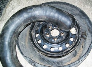 Молдаване спрятали наркотики в запасном колесе автомобиля