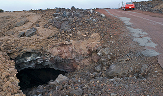 Часть улицы провалилась в Березняках Часть улицы провалилась в Березняках