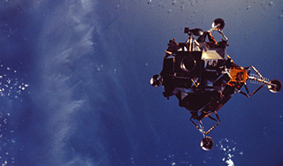 От "Фобос-Грунта" отваливаются куски От "Фобос-Грунта" отваливаются куски