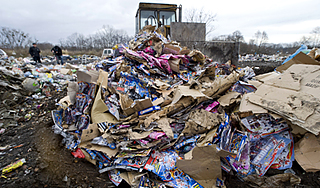 Опасных роботов раздавили трактором Опасных роботов раздавили трактором