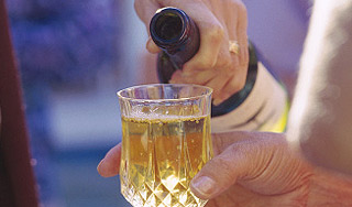 Ведущая MTV похудела из-за шампанского Ведущая MTV похудела из-за шампанского