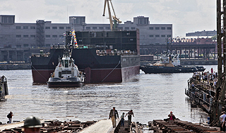 В Петербурге достроят плавучую АЭС В Петербурге достроят плавучую АЭС