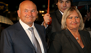 Лужков просит для Батуриной иммунитет Лужков просит для Батуриной иммунитет