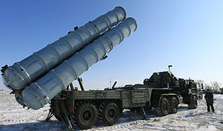 Россию втягивают в гонку вооружений Россию втягивают в гонку вооружений