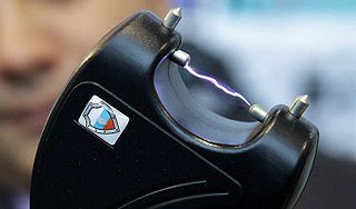 Полиция получит гуманный шокер Полиция получит гуманный шокер