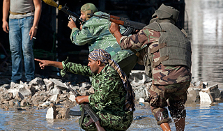 В Ливии обстреляли конвой главы генштаба В Ливии обстреляли конвой главы генштаба