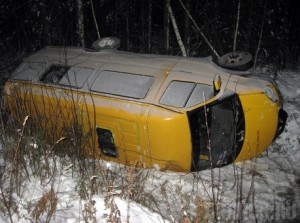 Под Дятьково опрокинулась маршрутка с 10 пассажирами