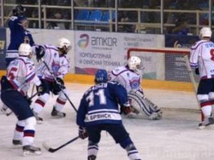 Брянские хоккеисты дважды огорчили смоленских соперников