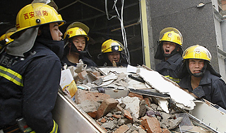 Элитная высотка падает в Китае Элитная высотка падает в Китае