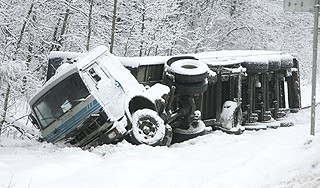 Улицы Великого Новгорода залило клеем Улицы Великого Новгорода залило клеем