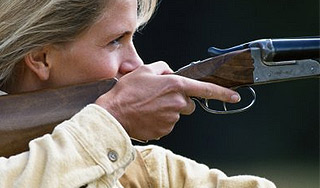 Полицейского застрелили из его ружья Полицейского застрелили из его ружья