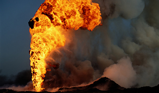 В Югре горит крупнейшее месторождение В Югре горит крупнейшее месторождение