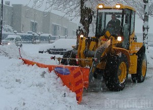 На борьбу со снегом выйдут около 750 специальных машин