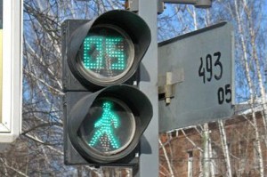 Зеленый сигнал светофора намерены продлить для пешеходов