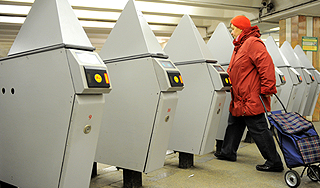 "Зайцам" в метро усложнили прыжки "Зайцам" в метро усложнили прыжки
