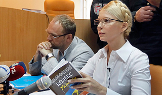 Адвокату Тимошенко закрыли вход в суд Адвокату Тимошенко закрыли вход в суд