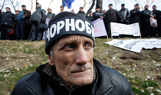 Чернобыльцы отказались от своих наград Чернобыльцы отказались от своих наград