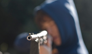 Ребенок застрелил товарища во время игры Ребенок застрелил товарища во время игры