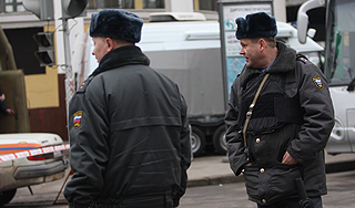 Похитители затолкали ребенка в Renault Похитители затолкали ребенка в Renault