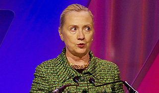 Клинтон оправдалась перед Путиным Клинтон оправдалась перед Путиным